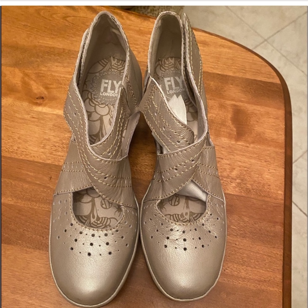 Gold Fly London wedges